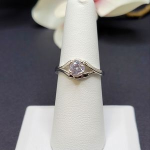 Size 7 White Gemstone Silver Band